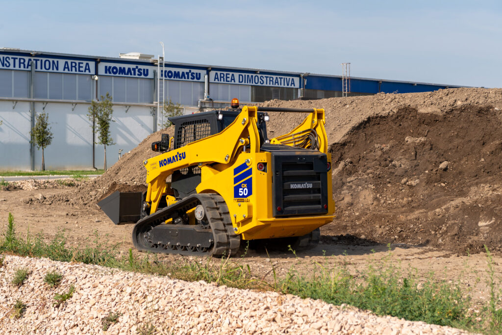Komatsu представляє новий компактний навантажувач з бортовим поворотом CK50-8 